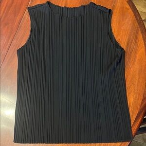 Uniqlo Black Pleated Tank Top